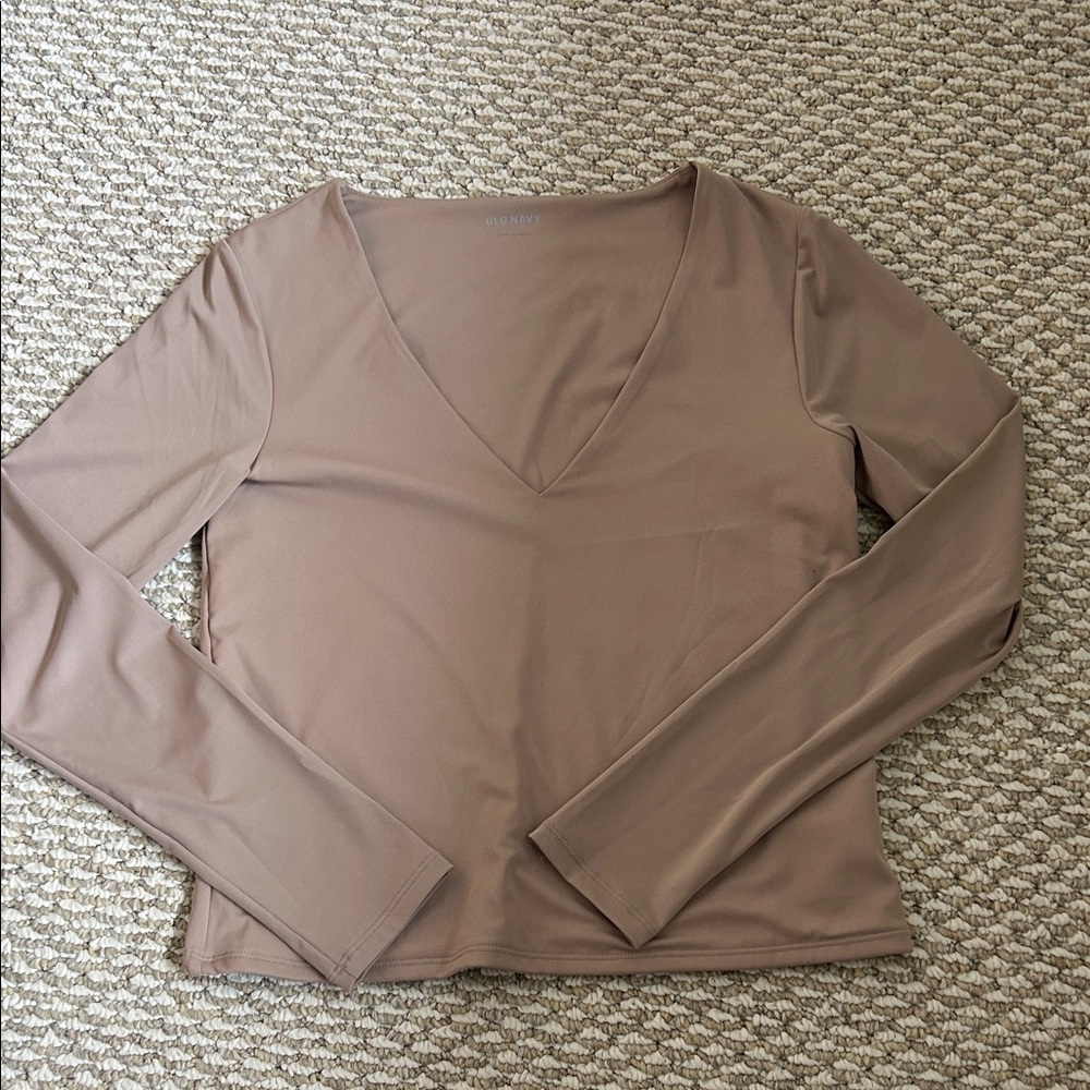 Old Navy V-Neck Long Sleeve Top in Taupe